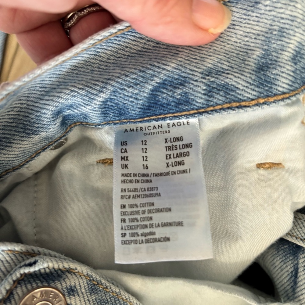 American Eagle Mom Jeans Light Wash Size 12 X-Long High Rise Distressed AE Denim - Picture 5 of 8